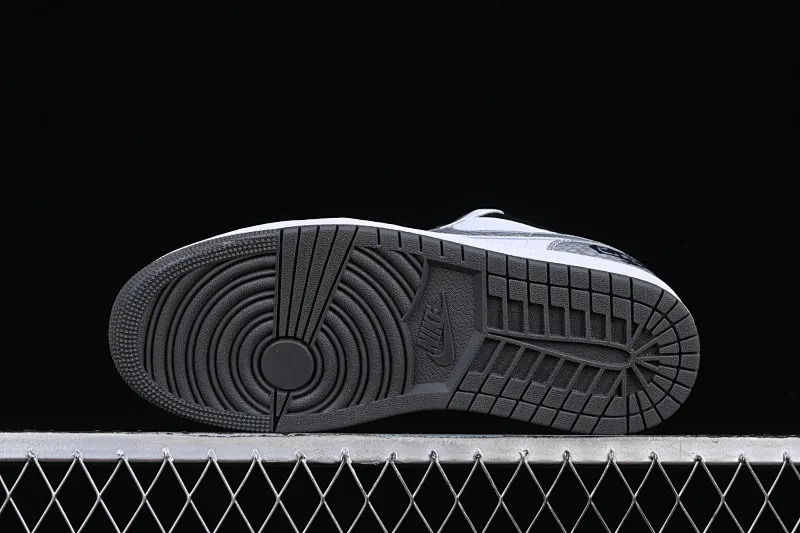 All categories Air Jordan Jordan series basketball shoes Air Jordan 1 Low Air Jordan 1 Low AJ1 Joe 1 Year of the Snake custom low-top cultural basketball shoes 553558-152